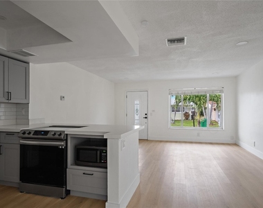 4510 Nw 49th Drive - Photo Thumbnail 9