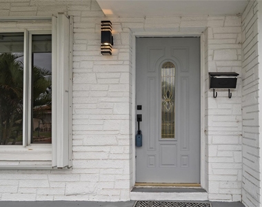 4510 Nw 49th Drive - Photo Thumbnail 2