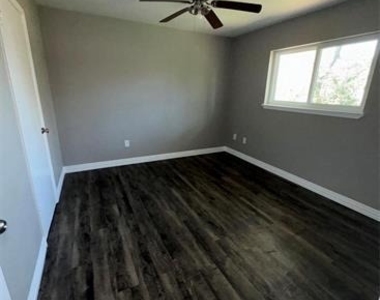 410 S College Drive - Photo Thumbnail 4