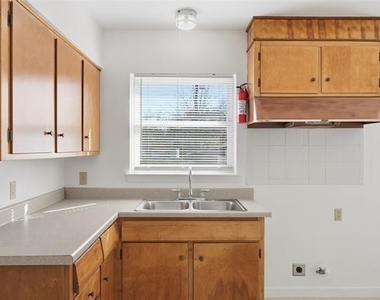10830 Cotillion Drive - Photo Thumbnail 5