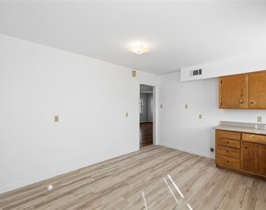 10830 Cotillion Drive - Photo Thumbnail 7