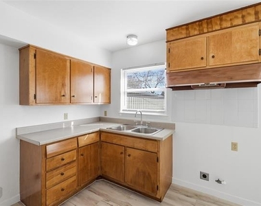 10830 Cotillion Drive - Photo Thumbnail 6