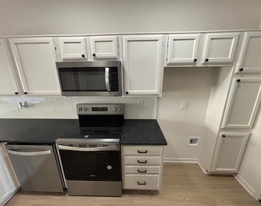 4800 W Lovers Lane - Photo Thumbnail 7