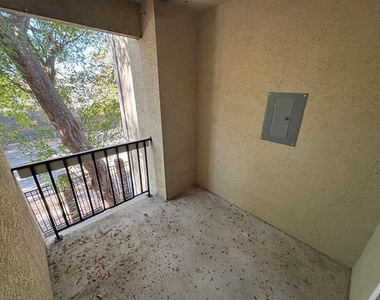 4800 W Lovers Lane - Photo Thumbnail 6
