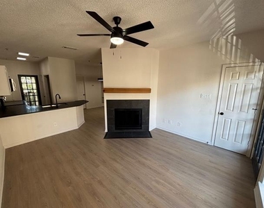 4800 W Lovers Lane - Photo Thumbnail 9