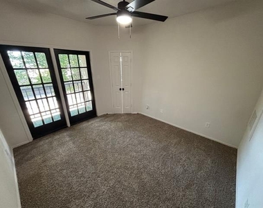 4800 W Lovers Lane - Photo Thumbnail 13