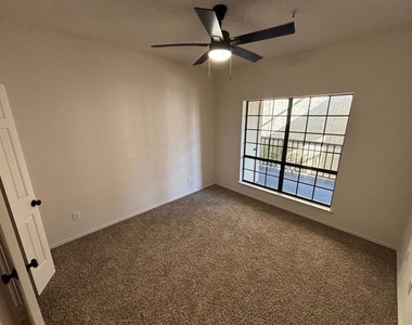 4800 W Lovers Lane - Photo Thumbnail 10