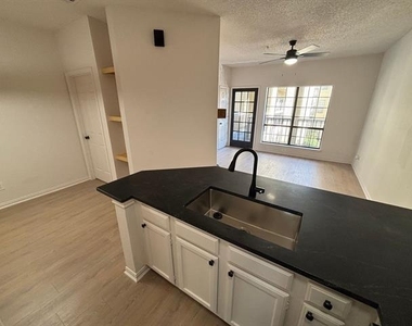 4800 W Lovers Lane - Photo Thumbnail 8