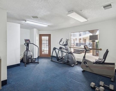 4800 W Lovers Lane - Photo Thumbnail 18