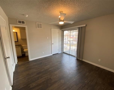 4502 Gaston Avenue - Photo Thumbnail 12