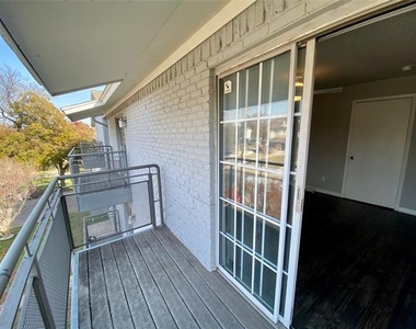 4502 Gaston Avenue - Photo Thumbnail 16