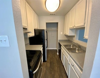 4502 Gaston Avenue - Photo Thumbnail 6