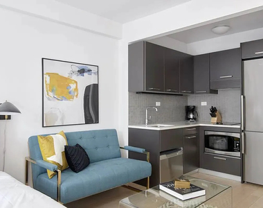 222 East 39th Street - Photo Thumbnail 4