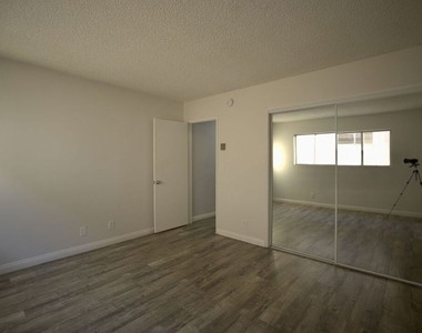 1033 6th Street - Photo Thumbnail 11