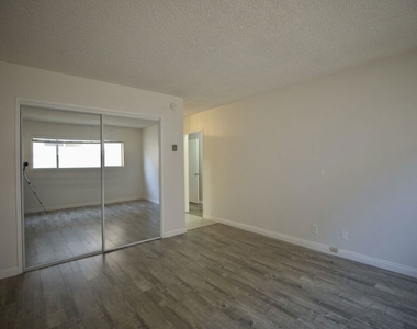 1033 6th Street - Photo Thumbnail 14