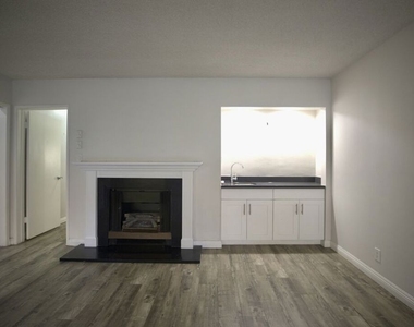 1033 6th Street - Photo Thumbnail 3