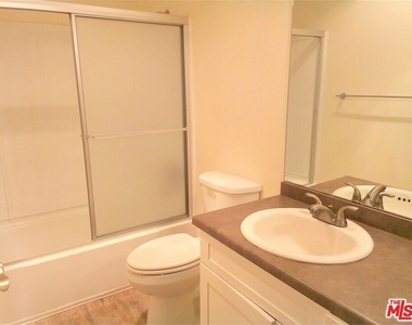 11230 Camarillo Street - Photo Thumbnail 7