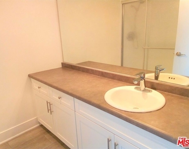 11230 Camarillo Street - Photo Thumbnail 9