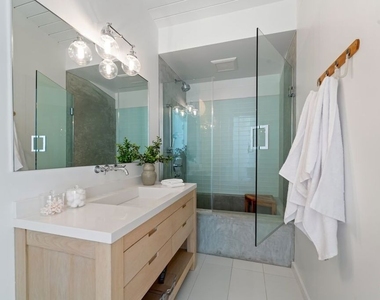23701 Harbor Vista Drive - Photo Thumbnail 24