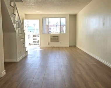 140 N Berendo Street - Photo Thumbnail 2