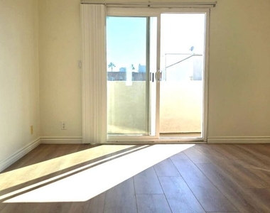140 N Berendo Street - Photo Thumbnail 14