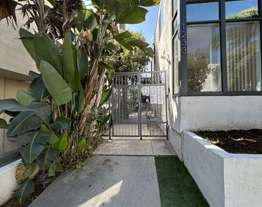 1233 Barry Avenue - Photo Thumbnail 1