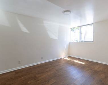 1233 Barry Avenue - Photo Thumbnail 10