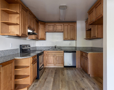 1233 Barry Avenue - Photo Thumbnail 5