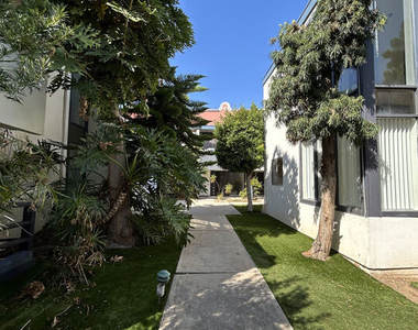 1233 Barry Avenue - Photo Thumbnail 14