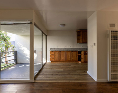 1233 Barry Avenue - Photo Thumbnail 3