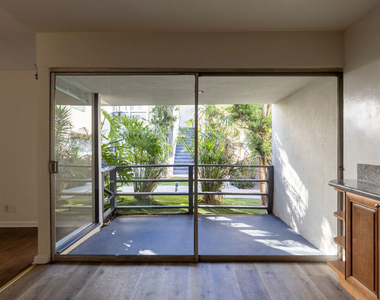 1233 Barry Avenue - Photo Thumbnail 4