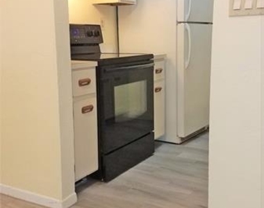 9466 Boca Cove Circle - Photo Thumbnail 6