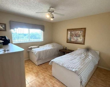4735 Lucerne Lakes Boulevard - Photo Thumbnail 10