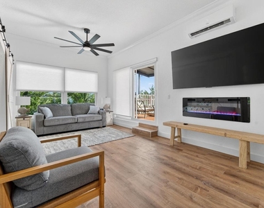 300 E 24th Street - Photo Thumbnail 9