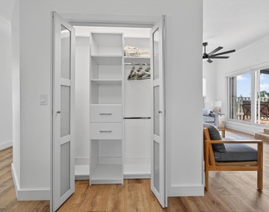 300 E 24th Street - Photo Thumbnail 6