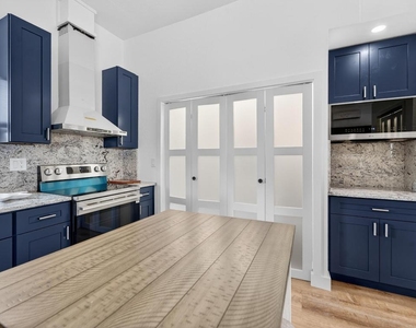 300 E 24th Street - Photo Thumbnail 3