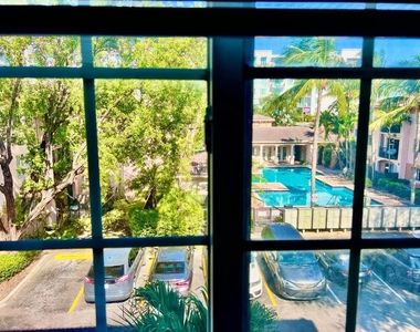 2033 Se 10th Avenue - Photo Thumbnail 8