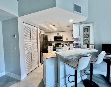 2033 Se 10th Avenue - Photo Thumbnail 1