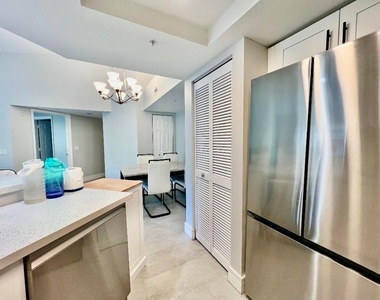 2033 Se 10th Avenue - Photo Thumbnail 9