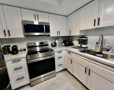 2033 Se 10th Avenue - Photo Thumbnail 2