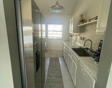 9878 Nob Hill Court - Photo Thumbnail 2