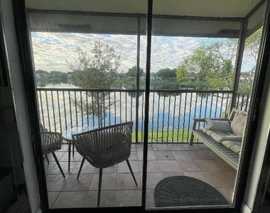 9878 Nob Hill Court - Photo Thumbnail 4
