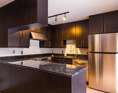 3118 Spanish Wells Drive - Photo Thumbnail 2