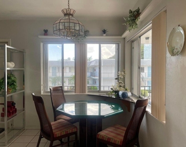 2840 Lake Osborne Drive - Photo Thumbnail 9