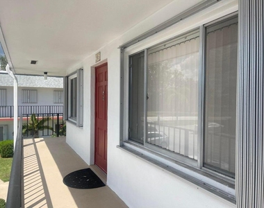 2840 Lake Osborne Drive - Photo Thumbnail 16