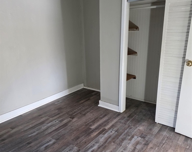 18 Davis Street - Photo Thumbnail 2