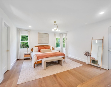 9 Pine Tree Road - Photo Thumbnail 7