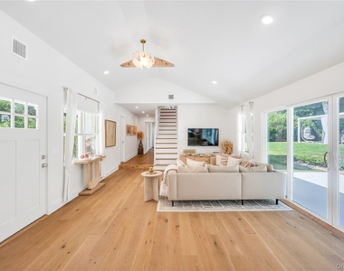 9 Pine Tree Road - Photo Thumbnail 6