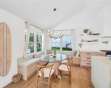 9 Pine Tree Road - Photo Thumbnail 3