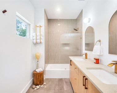 9 Pine Tree Road - Photo Thumbnail 13
